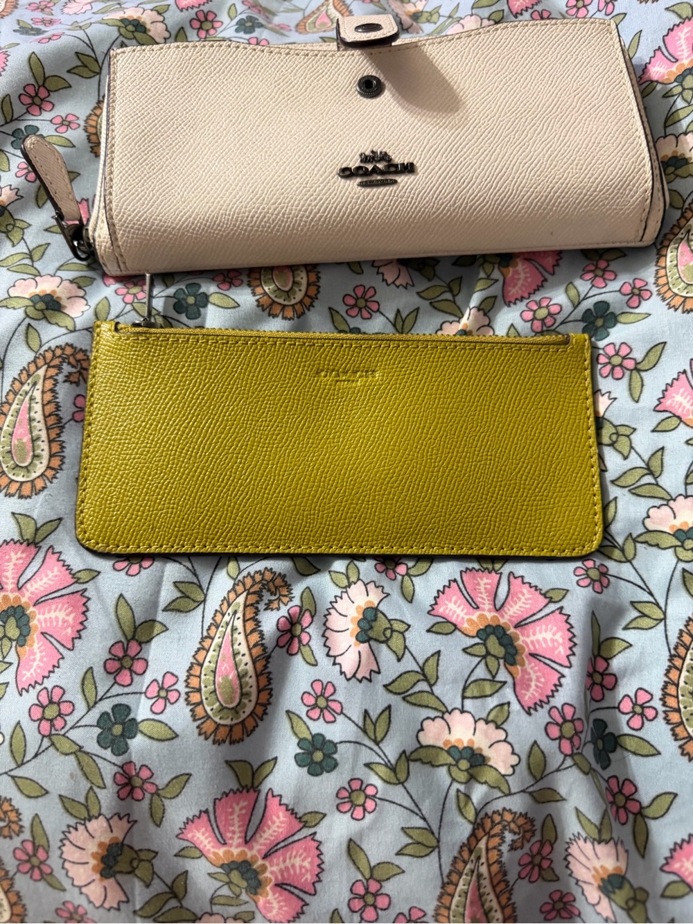 Coach Colorblock Multifunction Leather Wallet - Picture 3 of 5